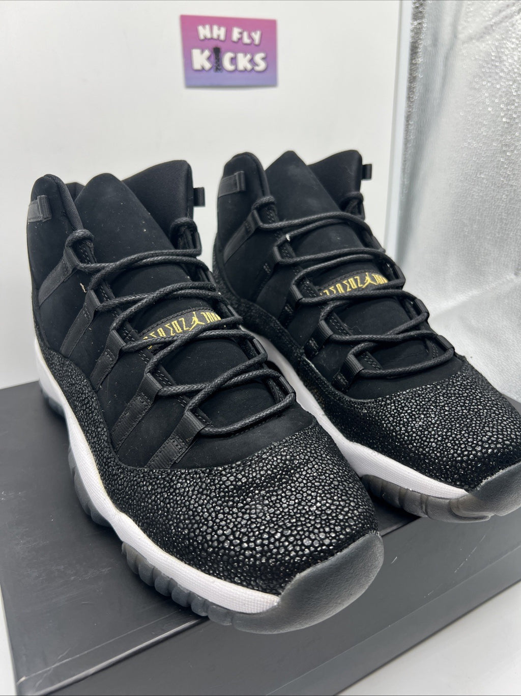 Air Jordan (GS) 11 Retro "HEIRESS BLACK STINGRAY" 2017 - Size 8Y - 852625 030 ..