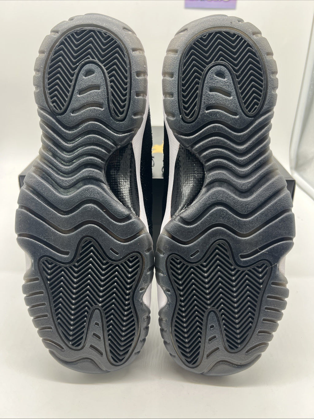 Air Jordan (GS) 11 Retro "HEIRESS BLACK STINGRAY" 2017 - Size 8Y - 852625 030 ..