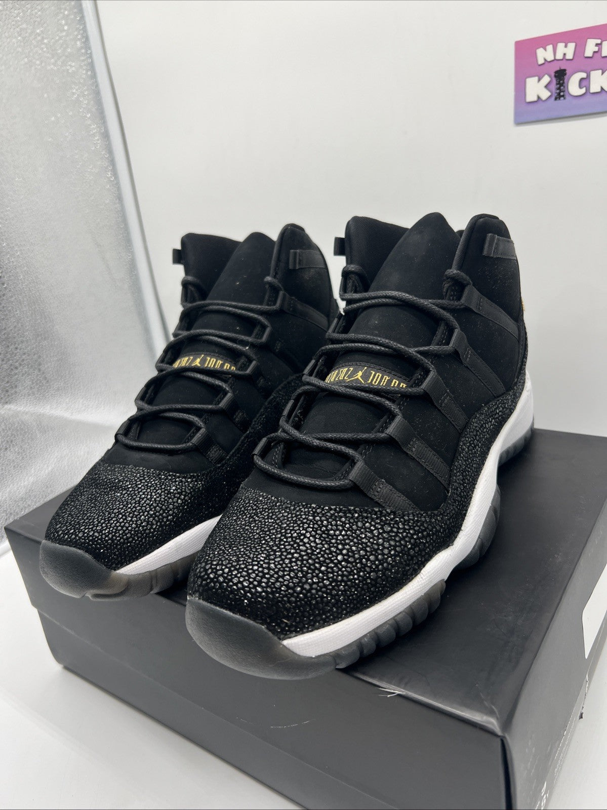 Air Jordan (GS) 11 Retro "HEIRESS BLACK STINGRAY" 2017 - Size 8Y - 852625 030 ..