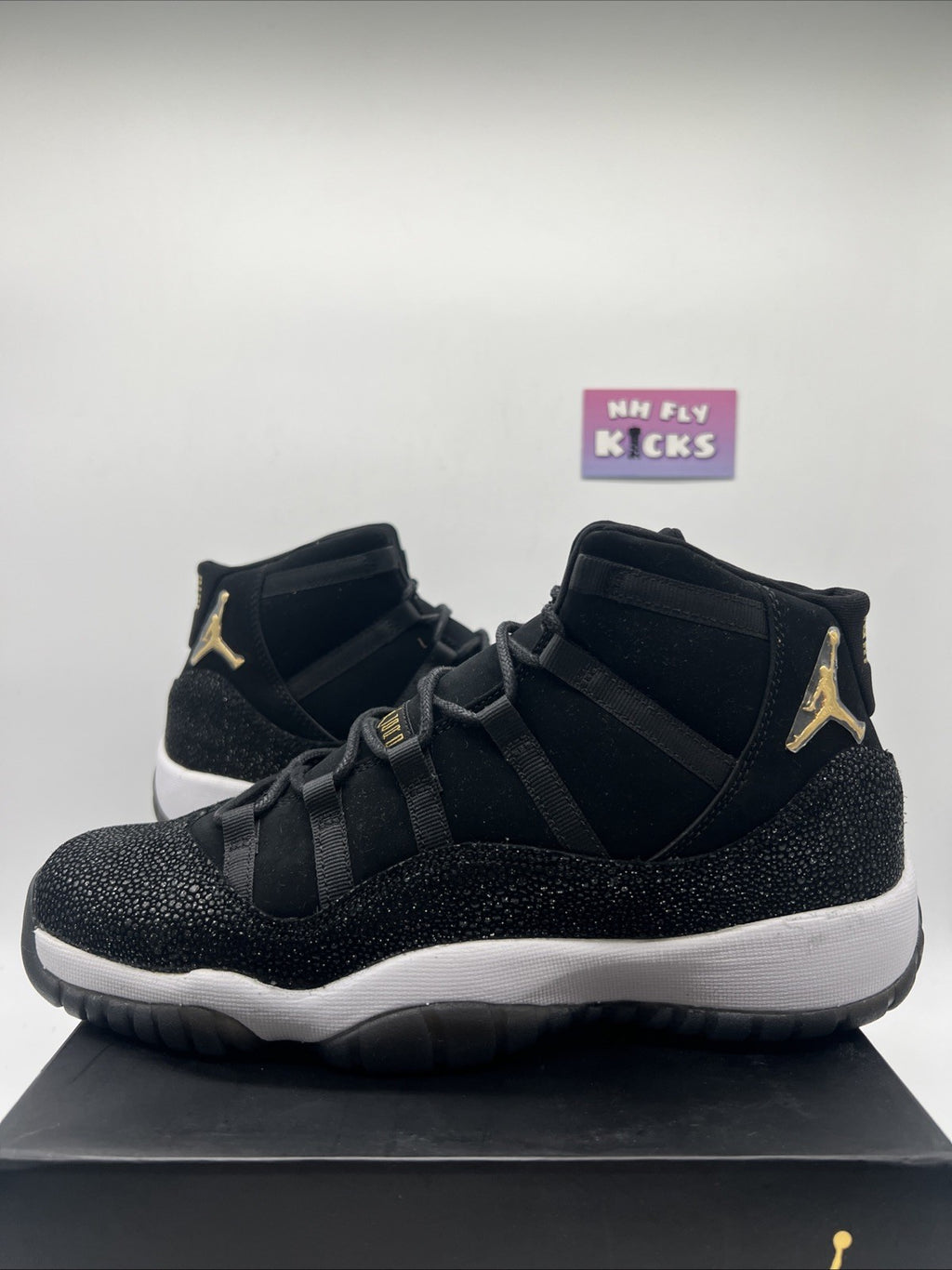 Air Jordan (GS) 11 Retro "HEIRESS BLACK STINGRAY" 2017 - Size 8Y - 852625 030 ..