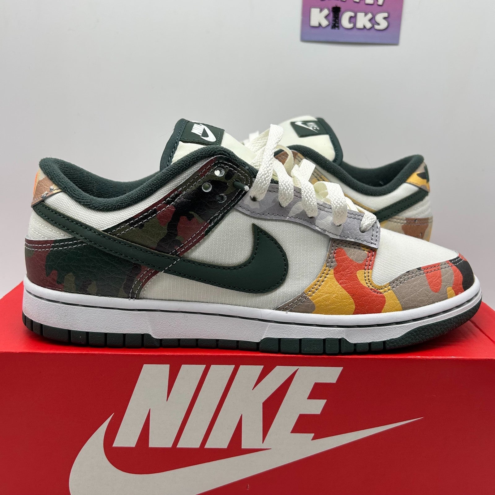 Size 8.5 Nike Dunk SE Low Sail / Vintage Green