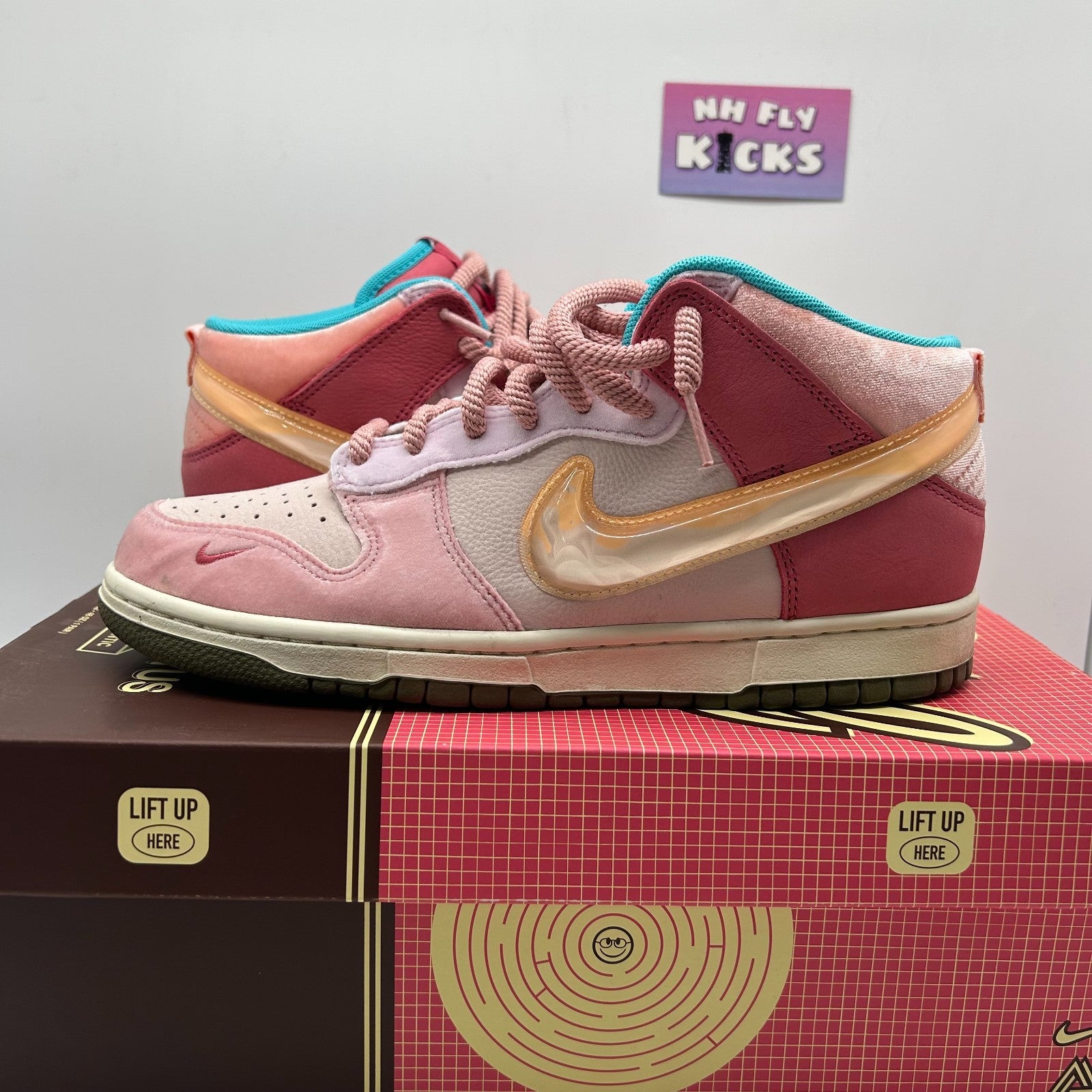 Size 8.5 Nike Dunk Social Status Light Soft Pink/Chocolate Milk Used